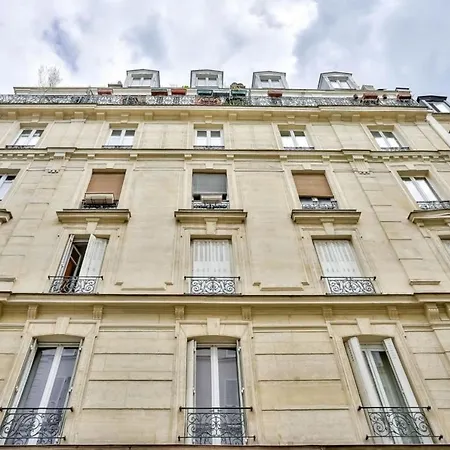 Cosy And Bright Located In 18 Paris