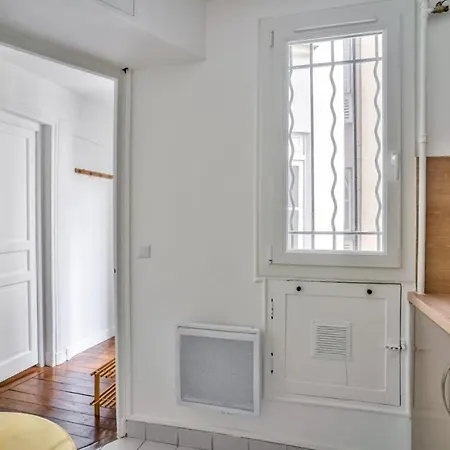 Cosy And Bright Located In 18 * Paris