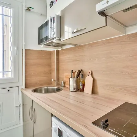 Cosy And Bright Located In 18 * Paris