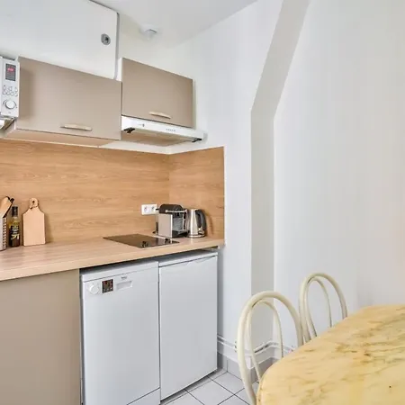 Apartment Cosy And Bright Located In 18 *