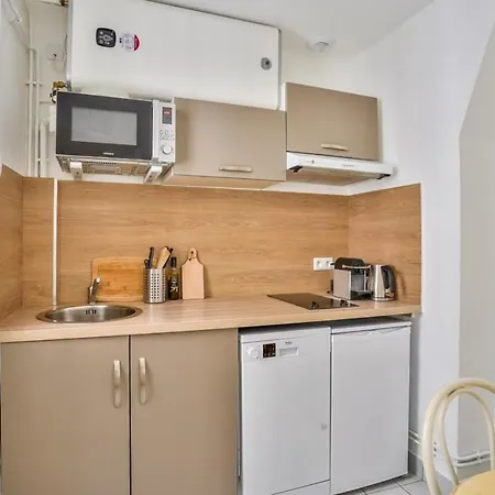 Cosy And Bright Located In 18 Paris